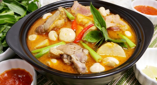 Lẩu vịt măng cay ngon