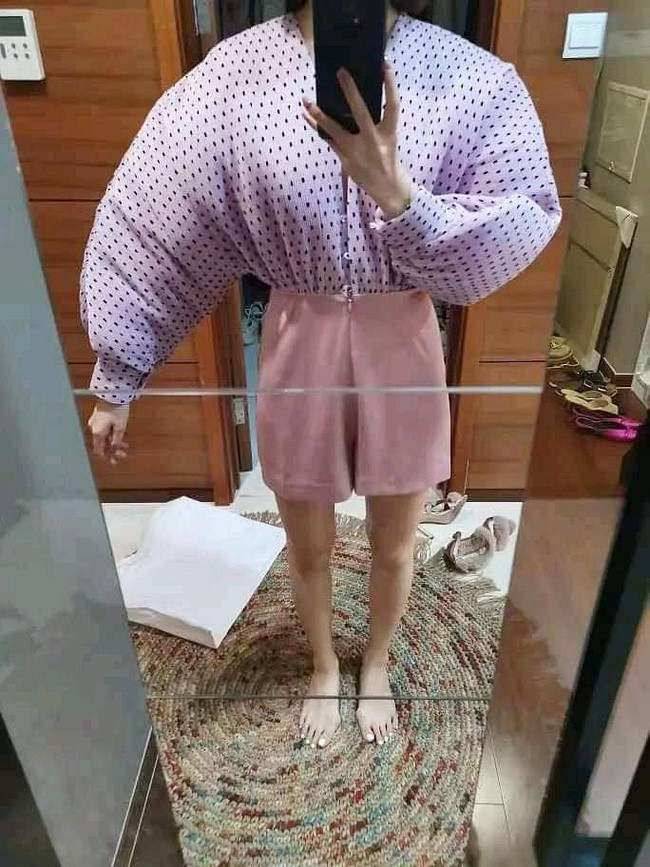 Đây là bộ đồ mà cô gái nhận được.