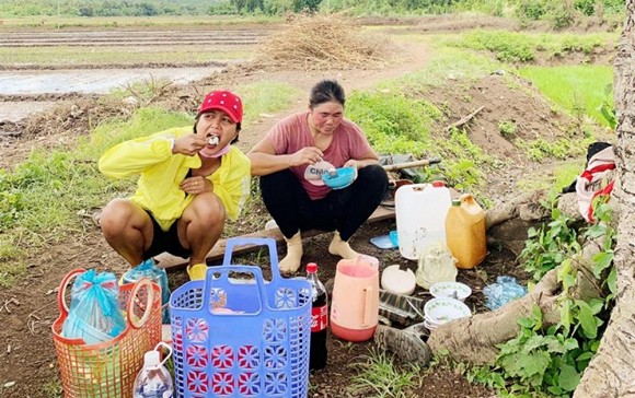 nhung-nang-hau-nay-nuc-tieng-xinh-dep-lai-co-so-thich-binh-dan-nhung-cuc-kho-do-eb582b