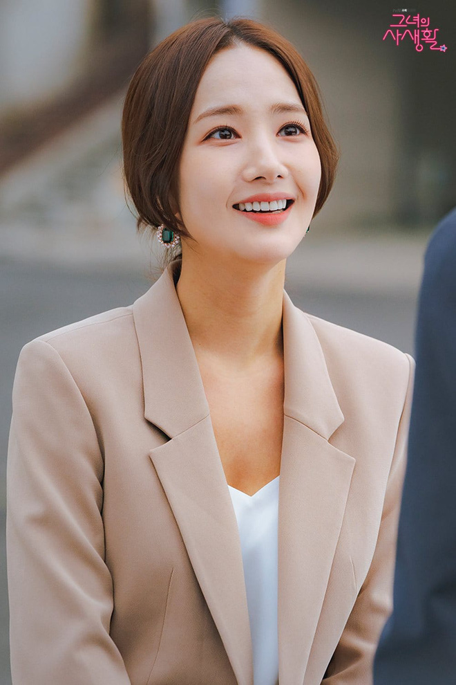 1000full-her-private-life-photo-1575089543849323679631
