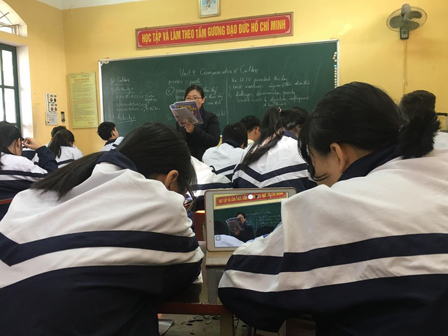 Nữ sinh bị cận nhưng lại quên mang kính và ý tưởng 
