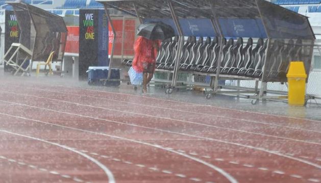Mưa lớn có thể sẽ ảnh hưởng đến diễn biến của trận đấu tối nay.