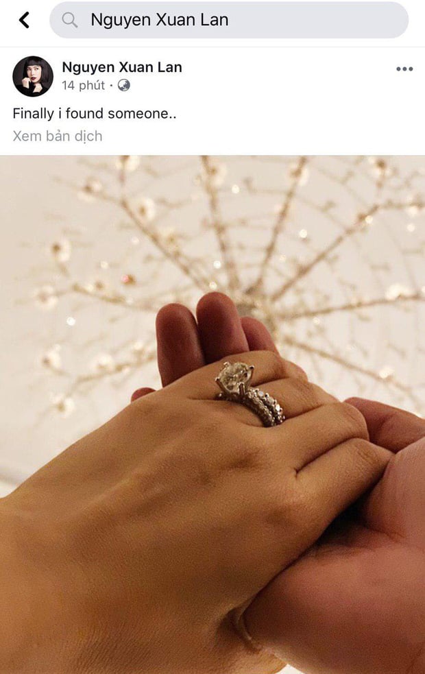 Xuân Lan bất ngờ đăng ảnh khoe nhẫn kim cương siêu to ở ngón áp út, tay nắm tay bên một người giấu mặt.    