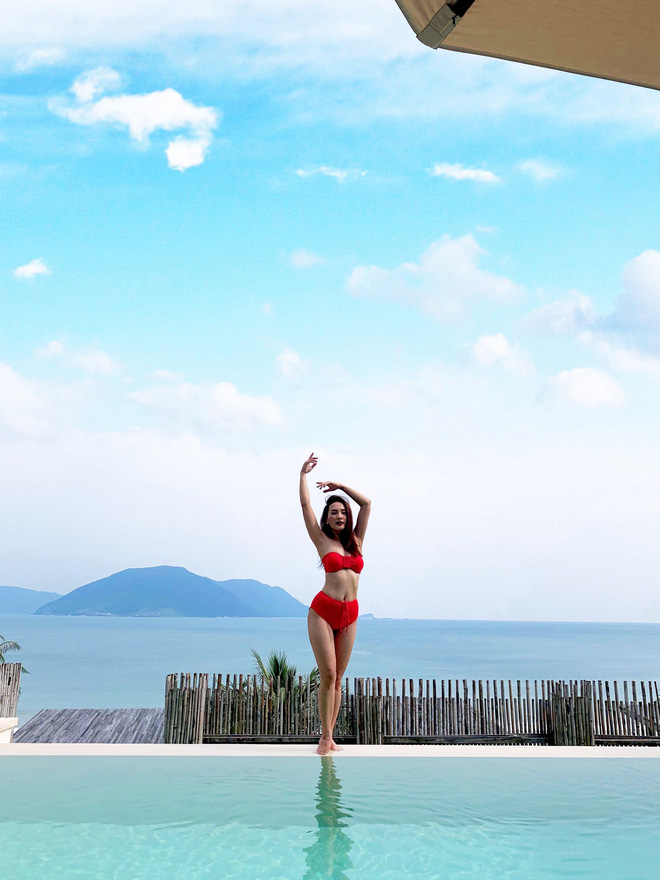 Chụp bằng camera thường, không sử dụng phần mềm chỉnh sửa ảnh nhưng Bảo Thanh vẫn khoe trọn vẹn body vòng nào ra vòng đấy, thu hút mọi ánh nhìn.