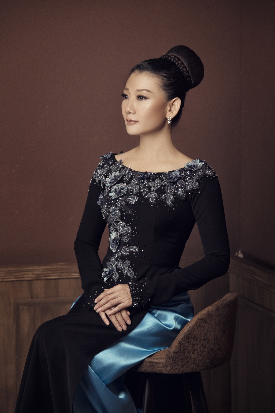 ngoai-40-tuoi-nghe-si-my-uyen-hiem-hoi-chup-bo-anh-ao-dai-tam-su-chuyen-doi-chuyen-nghe-voi-khan-gia-549b2c