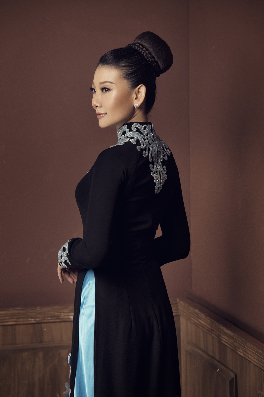 ngoai-40-tuoi-nghe-si-my-uyen-hiem-hoi-chup-bo-anh-ao-dai-tam-su-chuyen-doi-chuyen-nghe-voi-khan-gia-6be11b
