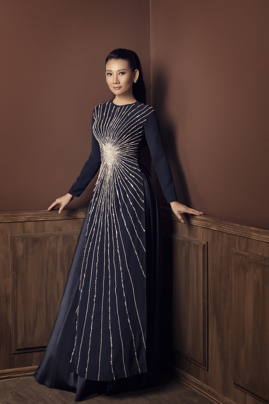 ngoai-40-tuoi-nghe-si-my-uyen-hiem-hoi-chup-bo-anh-ao-dai-tam-su-chuyen-doi-chuyen-nghe-voi-khan-gia-98b852
