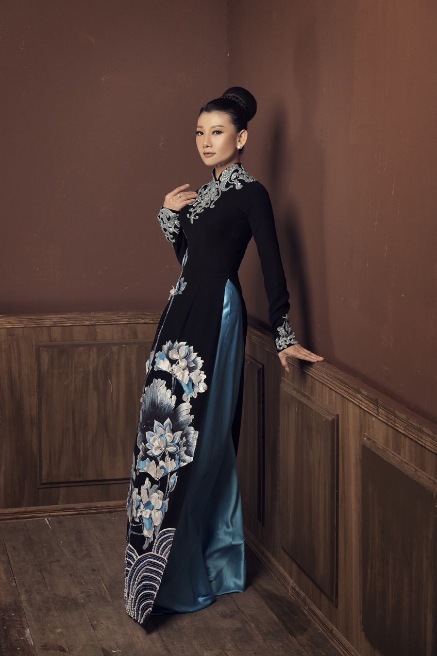 ngoai-40-tuoi-nghe-si-my-uyen-hiem-hoi-chup-bo-anh-ao-dai-tam-su-chuyen-doi-chuyen-nghe-voi-khan-gia-c2be56