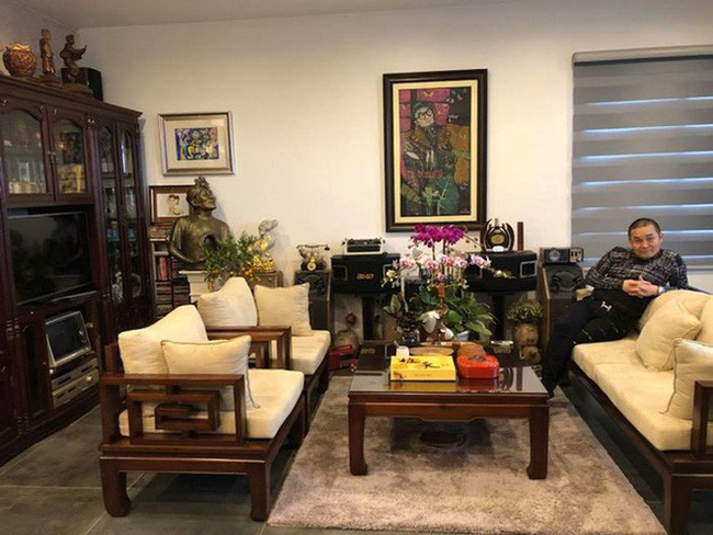 Căn nhà mang phong cách hoài cổ của nghệ sĩ Xuân Hinh.