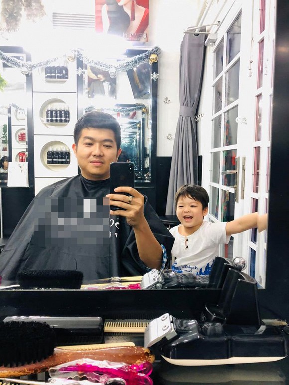 Chồng cũ Nhật Kim Anh đăng ảnh vui vẻ cùng con trai đi 