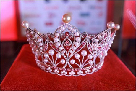 Vương miện Hoa hậu Hoàn vũ Việt Nam 2015 trị giá 2,2 tỷ đồng.