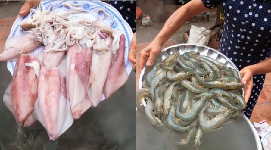 Bà Tân cho tất cả các loại hải sản vào hấp cùng một lúc.