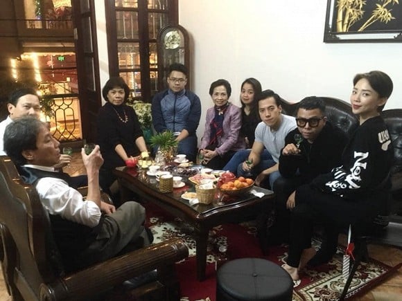 hinh-anh-toc-tien-than-thiet-chup-anh-cung-gia-dinh-ban-trai-hoang-touliver-gay-chu-y-550546 (1)