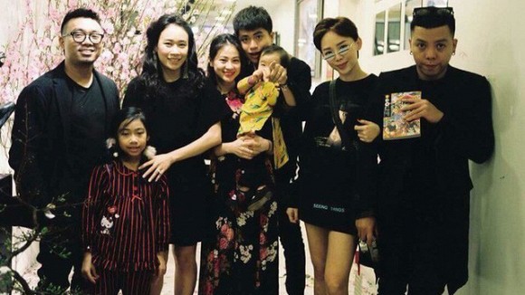 hinh-anh-toc-tien-than-thiet-chup-anh-cung-gia-dinh-ban-trai-hoang-touliver-gay-chu-y-f710e7
