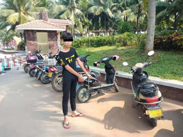 Tiểu Bằng bị bắt giữ cùng các tang vật.