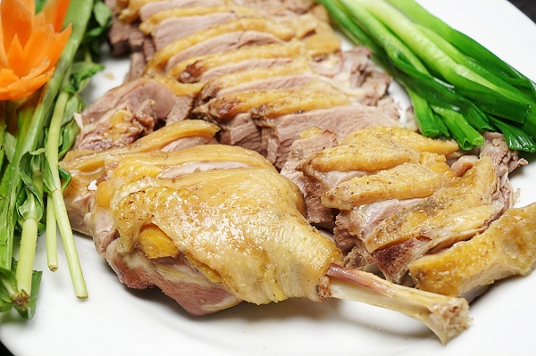 Luộc ngan nên dùng chút rượu trắng