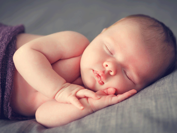 Bé cười nhiều thường thông minh 