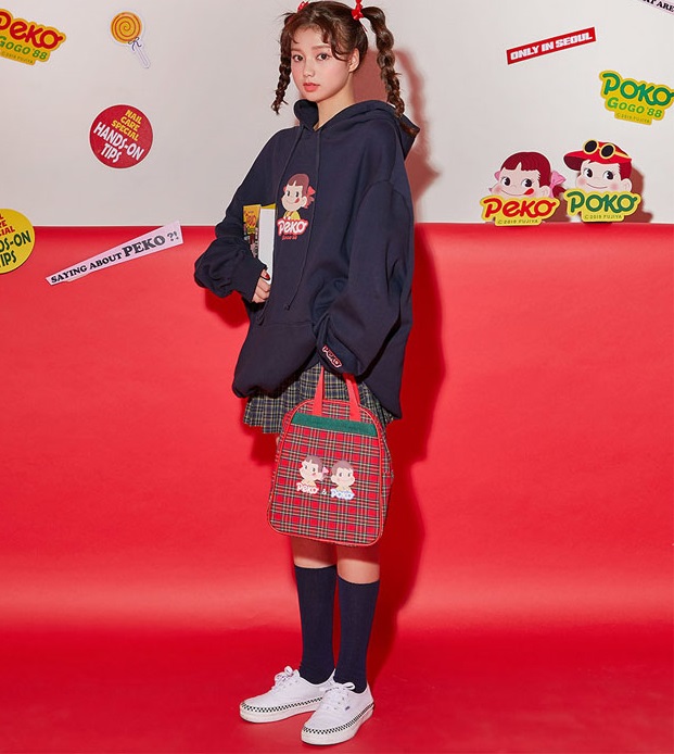 1576047637-340-goi-y-nhung-cach-dien-ao-hoodie-vua-am-lai-cuc-dep-cho-ngay-lanh-9-1575886986-width650height887