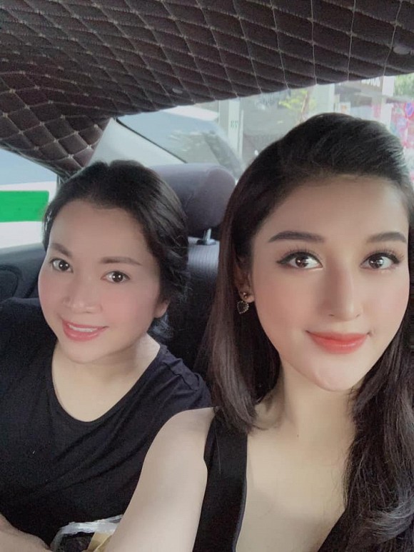 Mẹ của nàng Á hậu tiết lộ từng sinh non, khi ấy Huyền My phải nằm lồng kính nửa tháng.