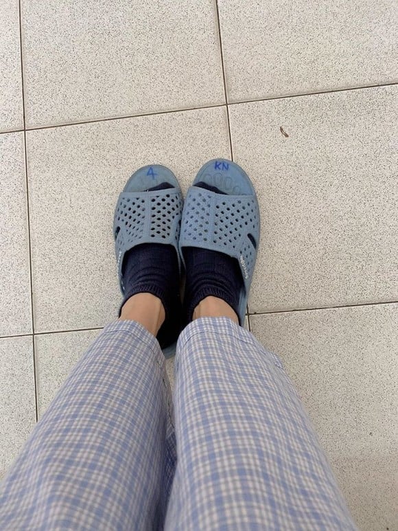 Đã vào viện từ hôm qua nhưng hiện tại “Chị Tư” vẫn đang li bì.