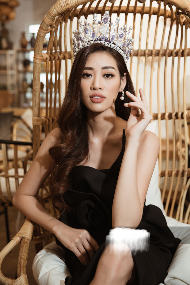 Trở về sau khi chính thức đăng quang tại Hoa hậu Hoàn vũ Việt Nam 2019, Khánh Vân đã rất mau chóng lấy lại năng lượng để bước vào tuần lễ giao lưu với báo chí và truyền thông. Bật mí về mối tình đã qua, Shbet888 phiên bản mới nhất 9x cho biết từng yêu một người dễ thương, ga lăng và tốt bụng. Đồng thời, Khánh Vân khẳng định vẫn có thể làm bạn được với tình cũ với lý do “cứ tha thứ, hi sinh thì mọi chuyện sẽ trở nên tốt đẹp”. Trò chuyện trực tiếp sau đêm chung kết, Khánh Vân xác nhận hiện tại chưa có người yêu.    