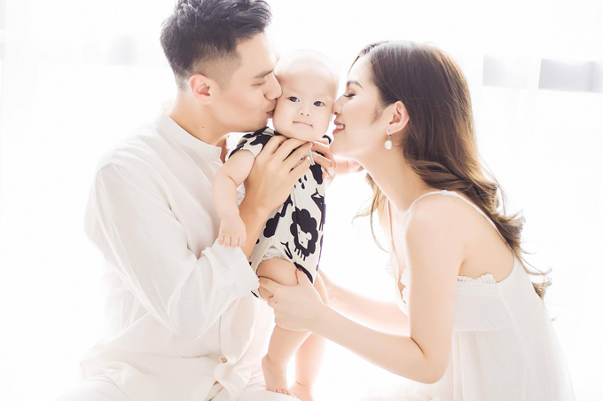 Hương Trần - vợ nam diễn viên Việt Anh xác nhận ly hôn sau 7 năm bên nhau.