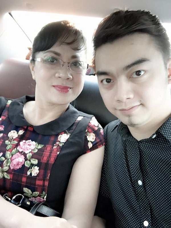 Hà Duy là con trai của nghệ sĩ Hương Dung và đã từng xuất hiện trong nhiều bộ phim truyền hình ngay từ khi còn nhỏ.