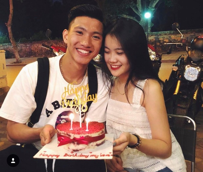Đoàn Văn Hậu và bạn gái.