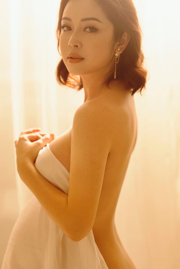 jennifer-pham-khoe-duong-cong-khi-mang-thai-lan-bon-1534b5
