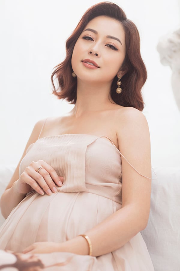 jennifer-pham-khoe-duong-cong-khi-mang-thai-lan-bon-c27372