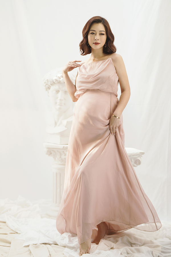 jennifer-pham-khoe-duong-cong-khi-mang-thai-lan-bon-fc2337