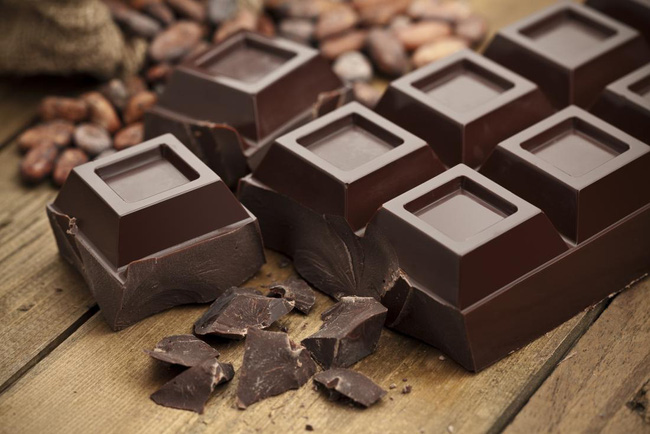 dark-chocolate-and-cocoa-beans-on-a-table-1576493037119203120826