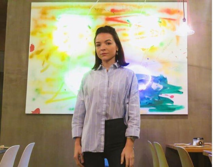 Cô gái có đôi bàn tay khéo léo khi hô biến quần áo cũ.