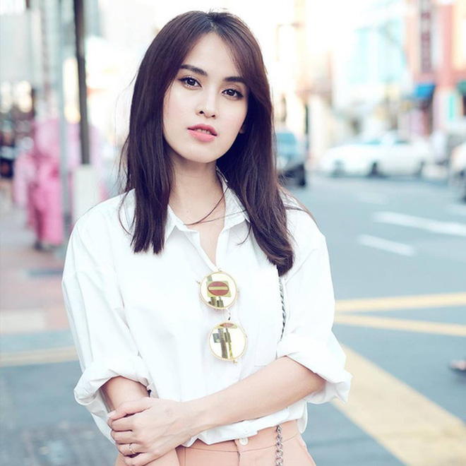 Tú Vi là gương mặt quen thuộc với khán giả yêu phim truyền hình phía Nam. Tú Vi tham gia đóng phim với những vai chính trong các bộ phim truyền hình như Cổng mặt trời, Đâu phải chia ly, Một thời ta đuổi bóng, Vị yêu.