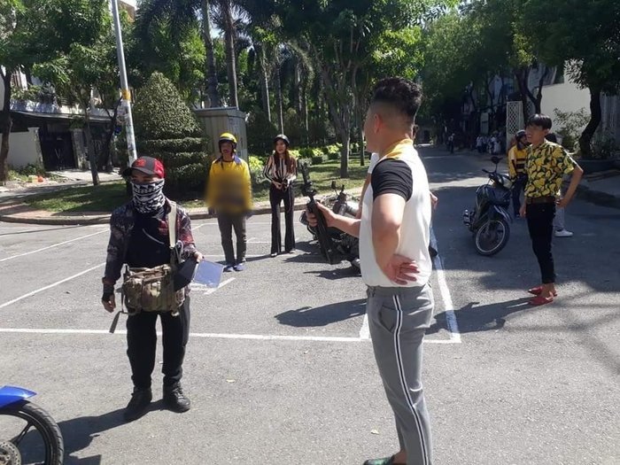 Hóa ra là mọi người đang quay phim chứ không có vụ cướp nào cả.