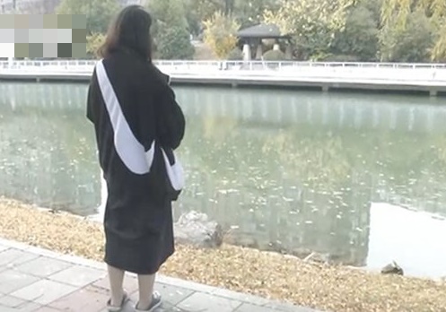 Cô gái chia tay bạn trai vì phát hiện anh chàng thích đóng giả gái.