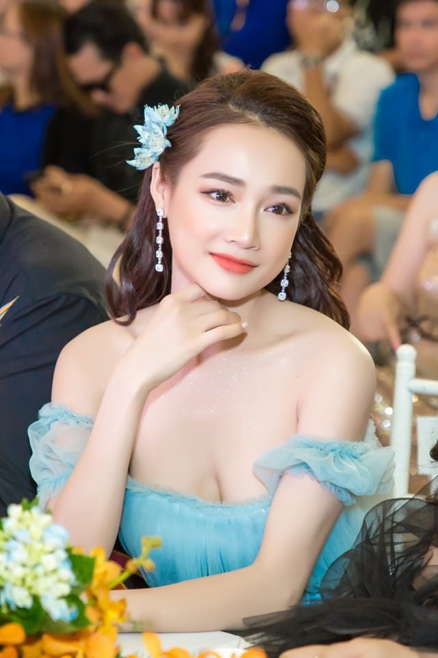 Trên một nhóm kín về showbiz, một tài khoản đã đưa ra thông tin chắc chắn rằng Nhã Phương sẽ là người được chọn vào vai Hoạn Thư.