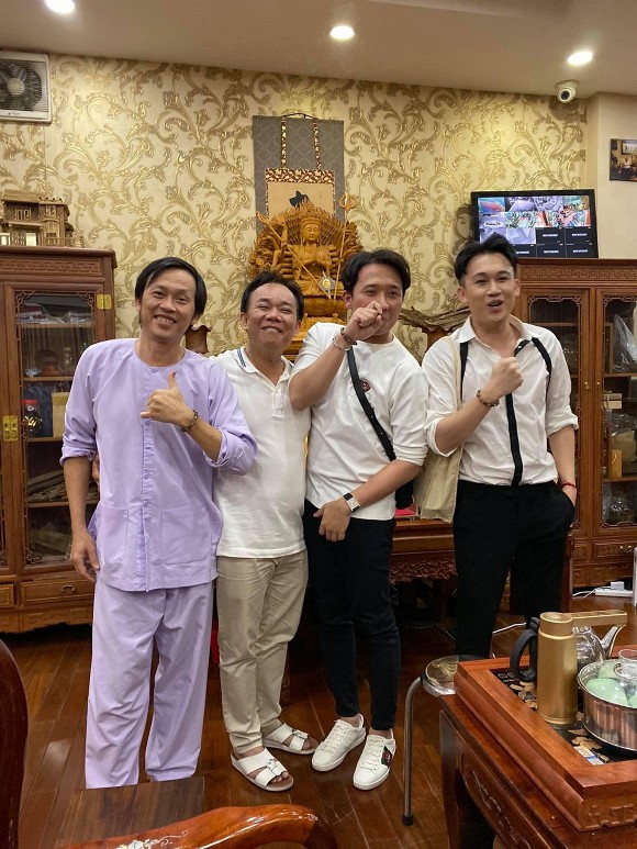 Sinh nhật Hoài Linh nhưng chiếm spotight lại là khuôn mặt xỉn của Trấn Thành.  
