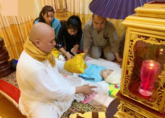 Cậu bé Đức Lộc đã về cõi vĩnh hằng sau 3 năm chống chọi với căn bệnh quái ác.