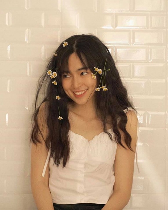 Cô nàng sinh năm 1995 là cựu Mừng SHBET phiên bản mới 2025 chuyên ngành thiết kế thời trang ở trường Quốc tế ADS International Design Art Center.