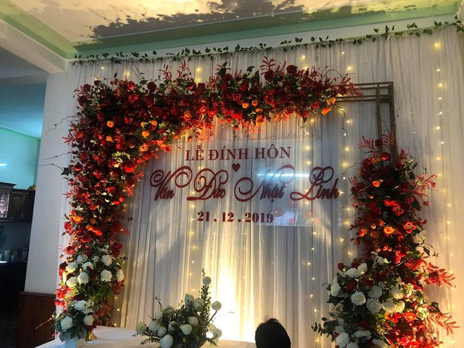 Phan Văn Đức và Võ Nhật Linh nhận được nhiều lời chúc phúc của bạn bè cũng như người hâm mộ.