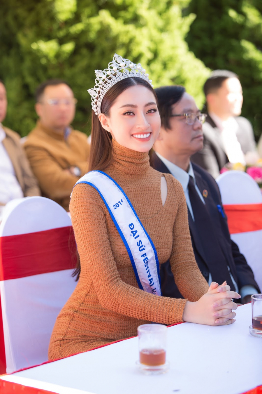 lo-muc-catxe-khung-cua-hoa-hau-luong-thuy-linh-khi-doi-vuong-mien-di-su-kien-0ead77