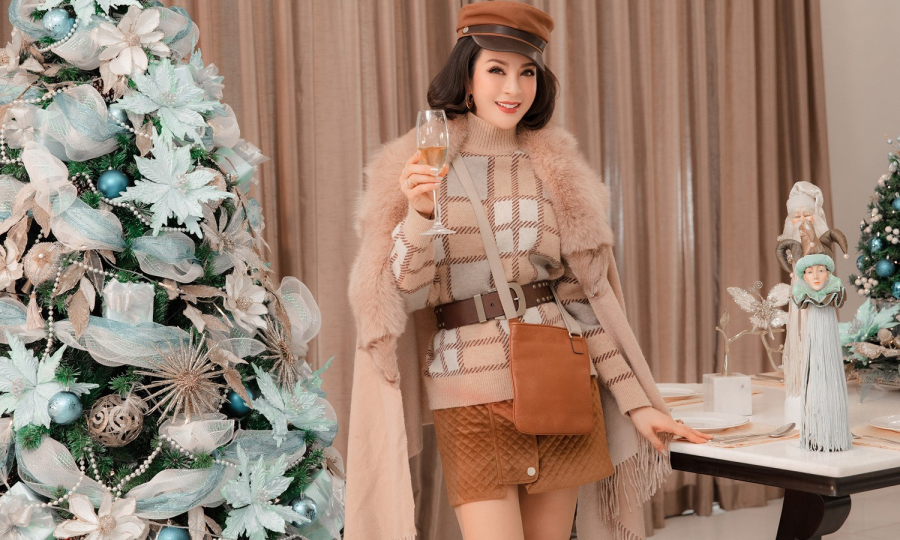 mc-thanh-mai-khoe-dang-goi-cam-trong-biet-thu-trieu-do-mua-giang-sinh-452e0f