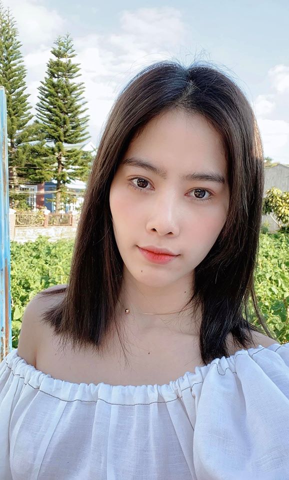Vẫn là cô gái của những phát ngôn gây sốc, Nam Em lần này còn tiết lộ chuyện từng bị gạ gẫm.