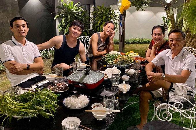 Cũng trong dịp Noel này, nam diễn viên Quốc Trường đã dành thời gian trở về Cần Thơ để đoàn tụ với Shbet111 slot, casino, thể thao, xổ số và có bữa tối ấm cúng.