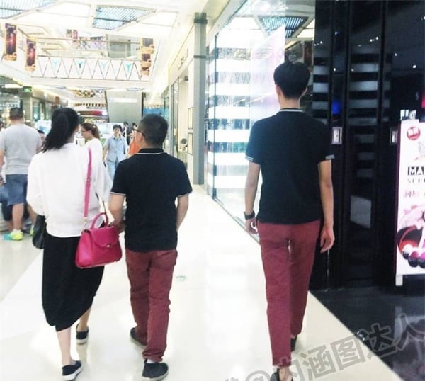 Cả hai người đàn ông này đều có bộ Shbet999 com đăng nhập giống hệt nhau.