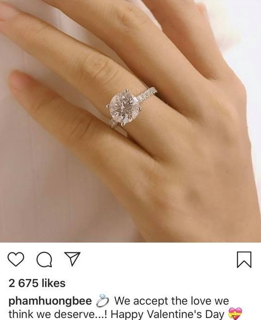 Phạm Hương khoe nhẫn đính hôn của bạn trai trong lễ Valentine 2019.