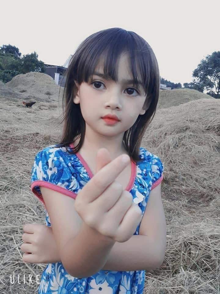 Bé gái người Ba Na sở hữu nhan sắc khiến 