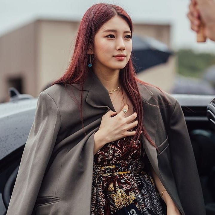 Suzy sang chảnh với tóc đỏ rượu