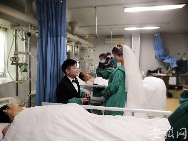 Cặp đôi tổ chức Quatrian shbet hiện đang mở trong bệnh viện.